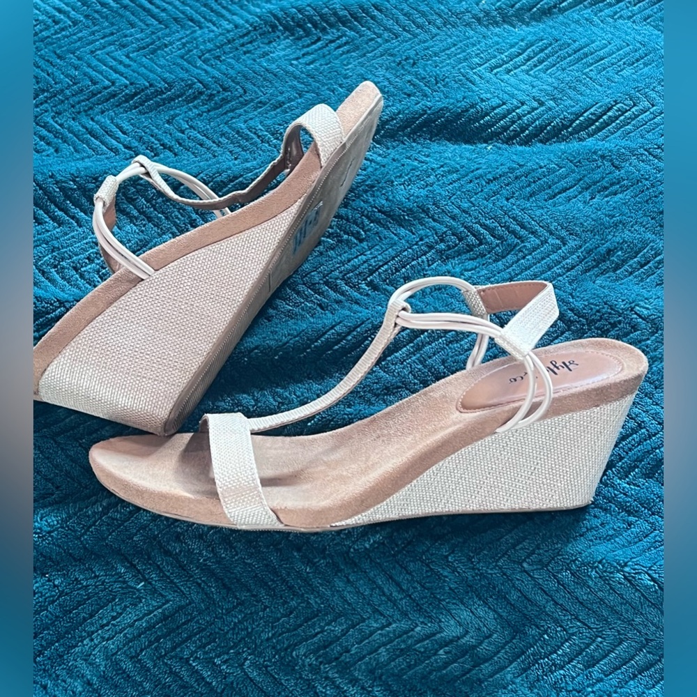 Style & Co Comfortable Cream Tan Wedges Soft Suede Footbed Coastal Cowgirl NWOB - Picture 2 of 5